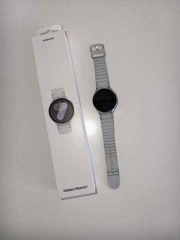 сабр саат: Samsung Galaxy Watch7, 44 мм - Версия с GPS. На корпусе указано — 1