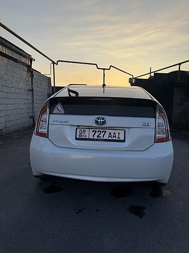 toyota prius 2013: Toyota Prius: 2013 г., 1.8 л, Вариатор, Гибрид, Хэтчбэк — 4