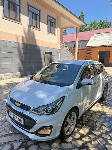 Продажа авто: Chevrolet Spark: 2017 г., 1 л, Вариатор, Бензин, Хэтчбэк — 2