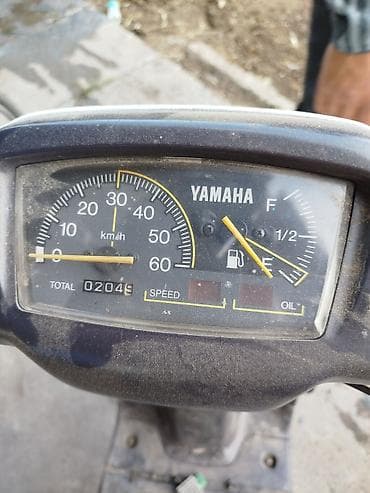 скутер yadea: Тип скутера 50 куб. см, Бензин — 2
