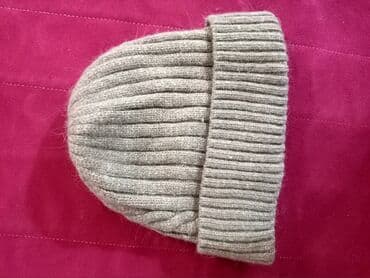 спортивное оборудование: Кепки б.у все по 50сом кочество хорошее .Шапка твое . новое . кочество — 2