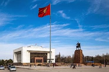 Туристические услуги: Экскурсионная прогулка по центру Бишкека: площадь Ала‑Тоо, Дом — 1