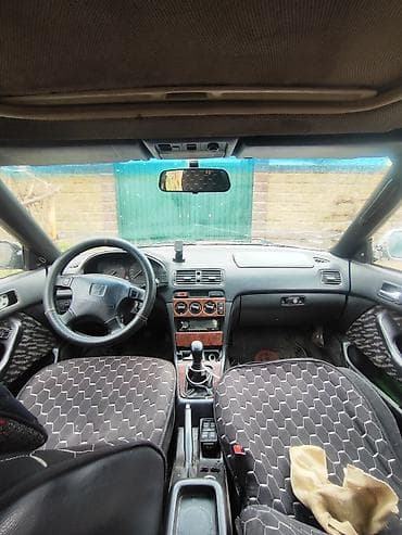 Унаа сатуу: Honda Accord: 1995 г., 2 л, Кол менен иштөөчү, Бензин, Седан — 3