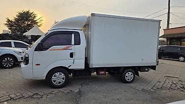 Kia BONGO: 2019 г., 2.5 л, Автомат, Дизель, Фургон — 3