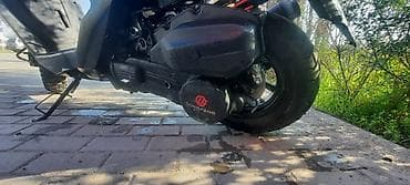 kia ev9: Скутер 50–125 см³, спортивный дизайн, черный цвет.срочно Особенности — 3