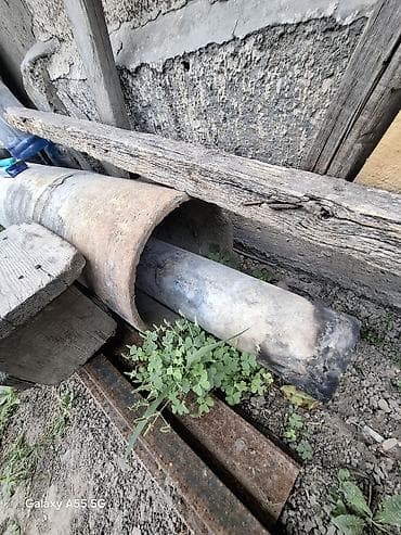 - Одна длинная труба большого диаметра и одна внутренняя труба