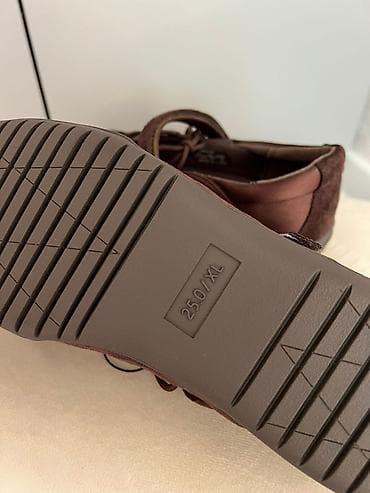 Туфли: Туфли, 40, Uniqlo, Новый, цвет - Коричневый, Платная доставка, Самовывоз — 2