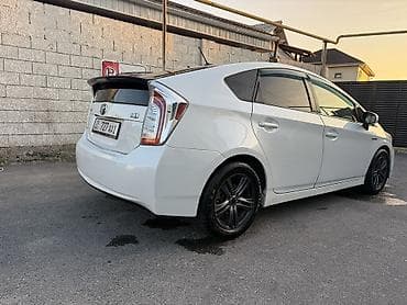 toyota prius 2013: Toyota Prius: 2013 г., 1.8 л, Вариатор, Гибрид, Хэтчбэк — 3