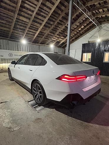 2 8: BMW 5 series: 2024 г., Автомат, Бензин, Седан — 4