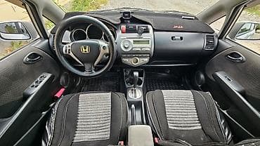 Honda Fit: 2008 г., 1.3 л, Автомат, Бензин, Хетчбек — 5