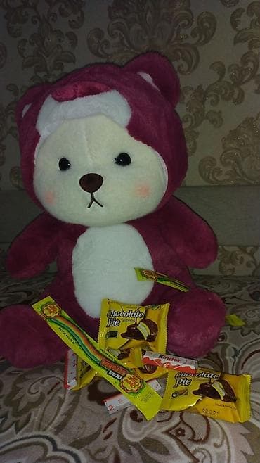 Мягкая игрушка — медвежонок. - Цвет: ярко-бордовый с белой мордочкой и