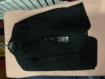 Продам новый турецкий костюм (брюки, педжак и желетка