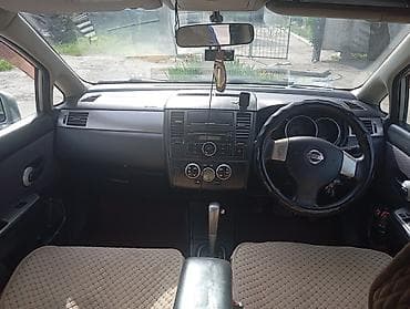 Nissan Tiida: 2004 г., 1.5 л, Автомат, Бензин, Хэтчбэк — 6