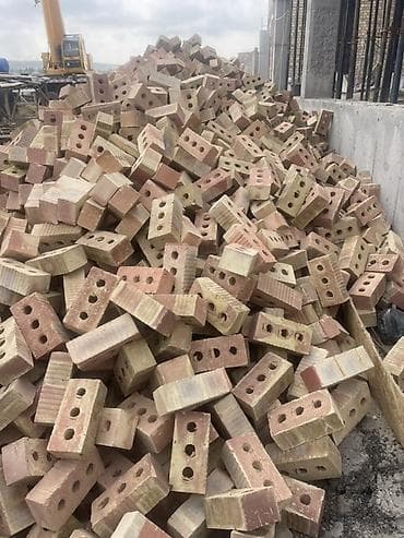 Кирпич силикатный пустотелый (трёхщелевой), смешанной расцветки -