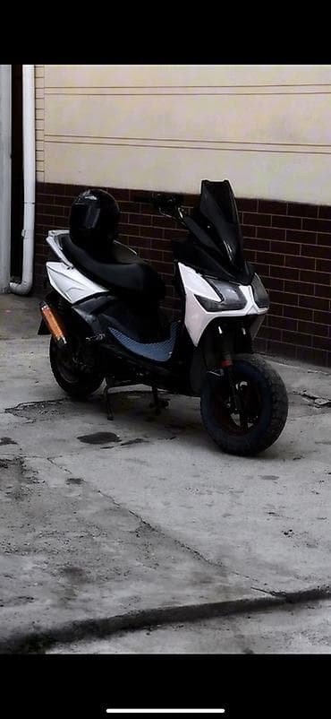 скутер adv: Скутер с агрессивным спортивным обвесом и высоким тонированным — 3