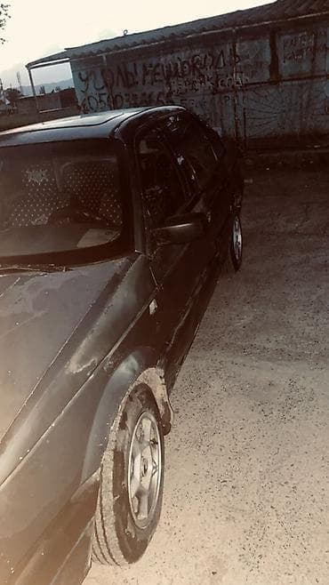 add blue: Volkswagen : 1988 г., 1.8 л, Механика, Бензин, Седан — 3