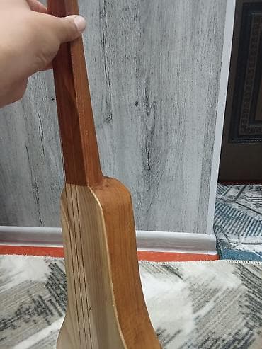 электронный пианино: Струнный народный инструмент (лутавик/гудок/балалайка без колков?) — 4