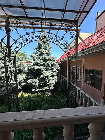 mega hous: Дом в престижном районе Медерова/Абая Площадь дома: 305 м² Участок: 6 — 2