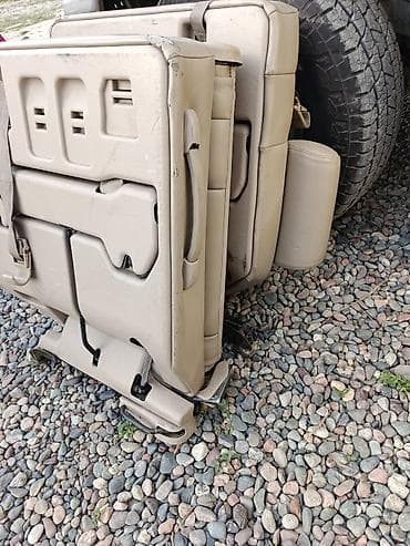 сиденье в авто: Третий ряд сидений, Toyota — 1