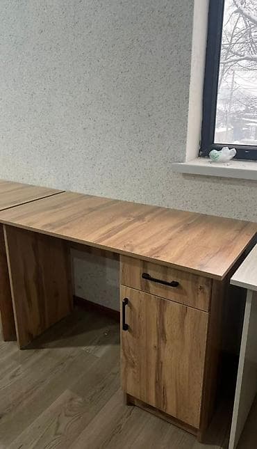 компьютерный стол белый: Компьютерный стол, Новый, С полками — 1