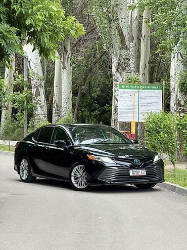 Toyota Camry: 2019 г., 2.5 л, Вариатор, Гибрид, Седан