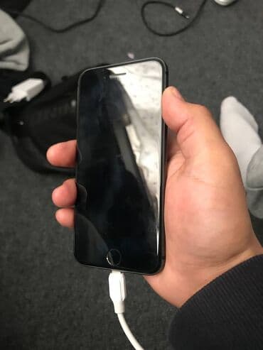 Ковролин: IPhone 8, Б/у, 256 ГБ, Black Titanium, Чехол, 100 % — 2