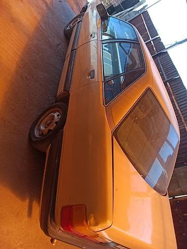 сары булун: Audi 100: 1990 г., 2 л, Кол менен иштөөчү, Бензин, Седан — 6