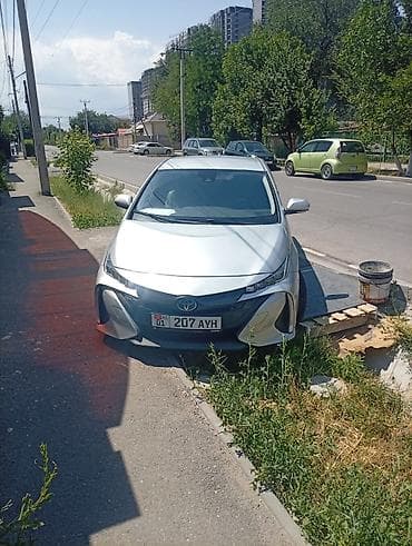 Продажа авто: Toyota Prius: 2018 г., 1.8 л, Автомат, Гибрид, Хэтчбэк — 1