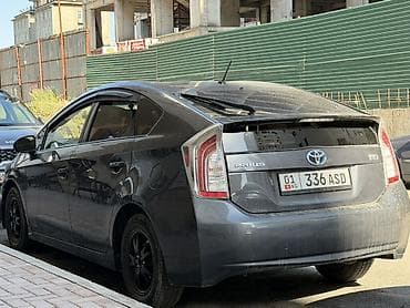 step rf3: Toyota Prius: 2013 г., Гибрид, Лифтбек — 1