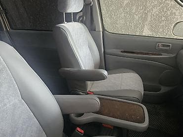 на минивэн: Toyota Regius: 1999 г., Минивэн — 10