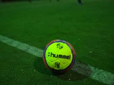 сколько стоит хороший футбольный мяч: Новые футбольные мячи HUMMEL! Качество : отличная!!! Цена: . сом — 5