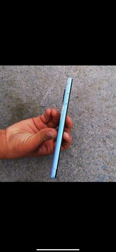 sony rx100: Смартфон с экраном с отверстием под фронтальную камеру в левом верхнем — 8