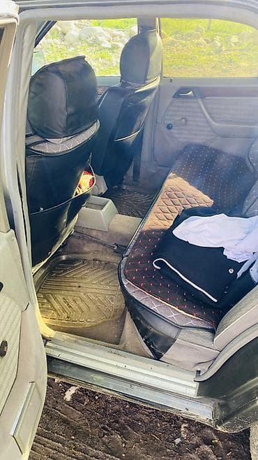 вельтмейстер электромобиль: Mercedes-Benz W124: 1990 г., Седан — 9