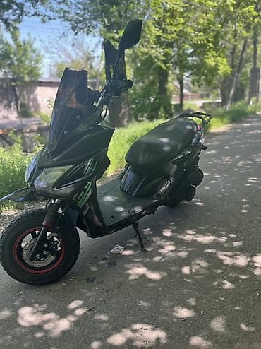 шины на скутера: Скутер (ориентировочно 50–150 см³) в городско-эндуро стиле — 4