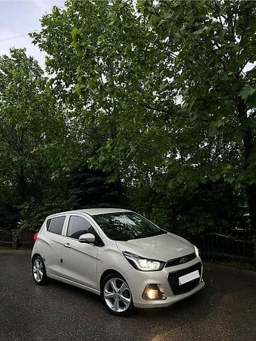 Chevrolet Spark: 2016 г., 1 л, Вариатор, Бензин, Хэтчбэк