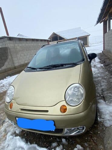 авто пулт: Городской хэтчбек компакт-класса, 5 дверей, золотистый цвет кузова — 2