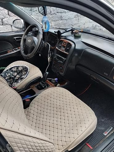 Hyundai Sonata: 2004 г., 2 л, Механика, Бензин, Седан — 4