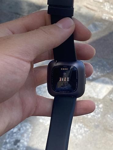 xr 14: Умные часы Fitbit (серия Versa) - Квадратный сенсорный экран с — 2