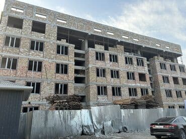 срочно продаётся 1 комнатная квартира в районе ошского рынка: Строится, Элитка, 2 комнаты, 60 м² — 11