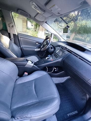 Продажа авто: Toyota Prius: 2013 г., 1.8 л, Робот, Гибрид, Хэтчбэк — 8