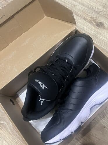 Мырзалардын бут кийими: Кроссовки Xtep, чёрные с белой подошвой. Чистый оригинал ( не — 3