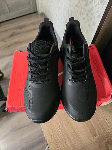 ботинка мужские: Мужские кроссовки черные НОВЫЕ. ошиблись с размером - Размер: EU 43 — 3
