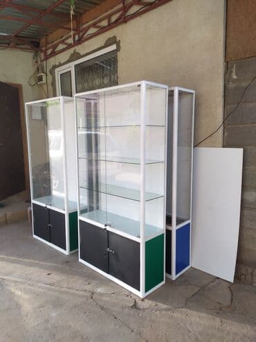 Витрина ДиА высота 1.9. ширина 0.8 . 4 полки с замками