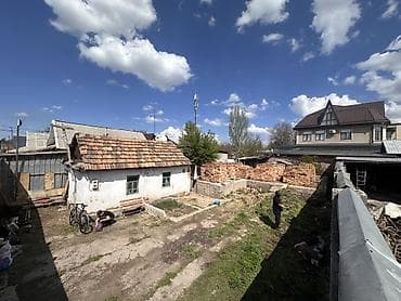 продаю дом в киргизии 1: Участок с домом в частном секторе. - Жилой одноэтажный дом старой — 1