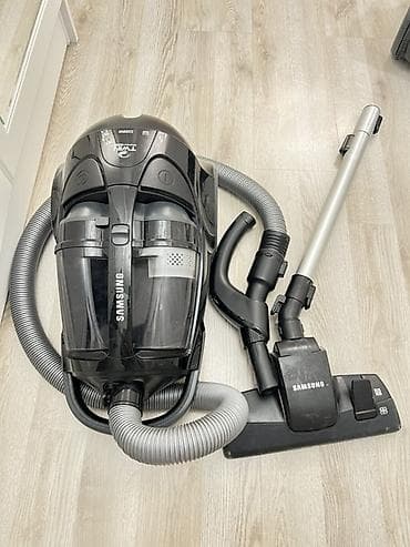 - Питание от сети, высокомощный двигатель (на Срочно продаю пылесос!