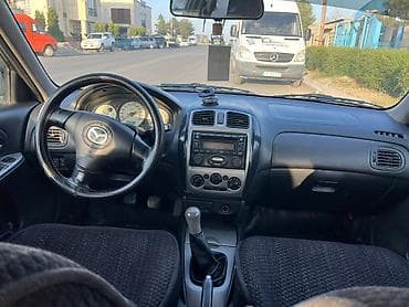 2 4 д: Mazda 323: 2000 г., 2 л, Механика, Бензин, Хэтчбэк — 9
