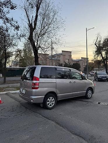 volvo v90: Toyota Noah: 2004 г., 2 л, Автомат, Бензин, Минивэн — 2