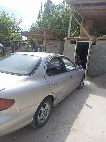 Транспорт: Hyundai Elantra: 1999 г., 1.5 л, Кол менен иштөөчү, Бензин, Седан — 4