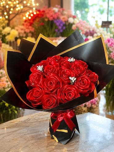 букет для свадьбы: Букет из атласных роз - Яркие красные розы из атласной ленты, вручную — 1
