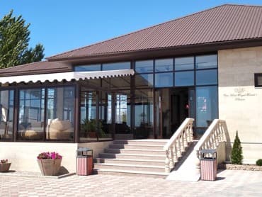 иссык куль ак марал: Коттедж, Париж Детская площадка — 1